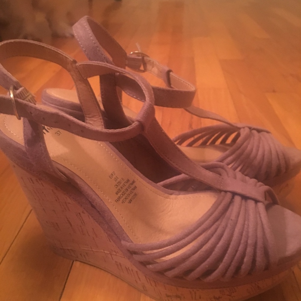 Mauve wedges .